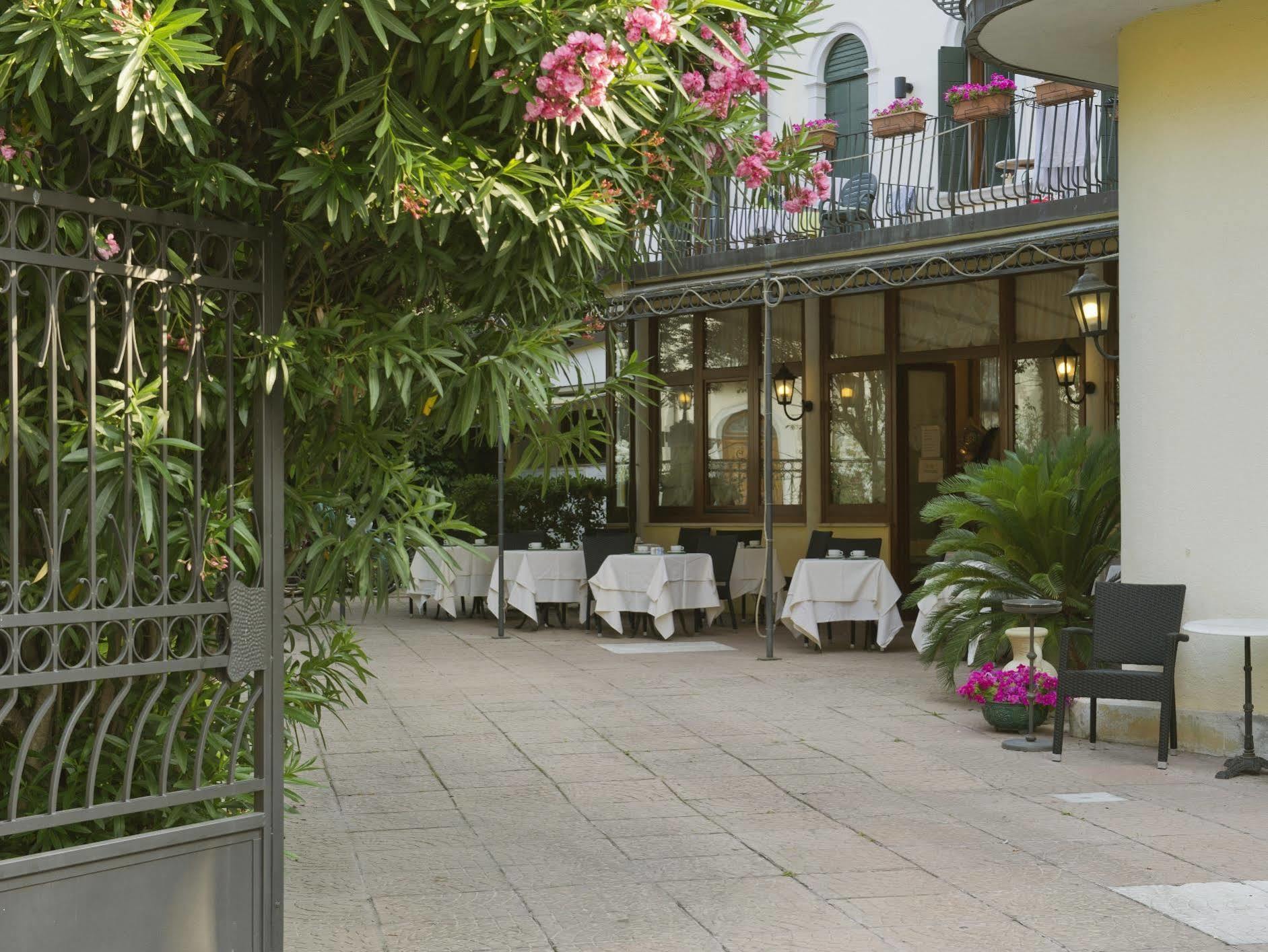 Hotel Villa Edera Lido di Venezia Exterior photo